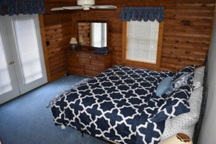Room 102 of 121