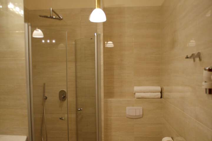 Room 15 of 38