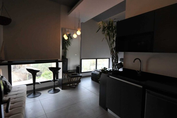Room 13 of 36