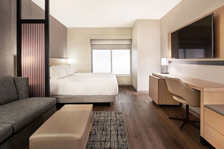 Room 6 of 13