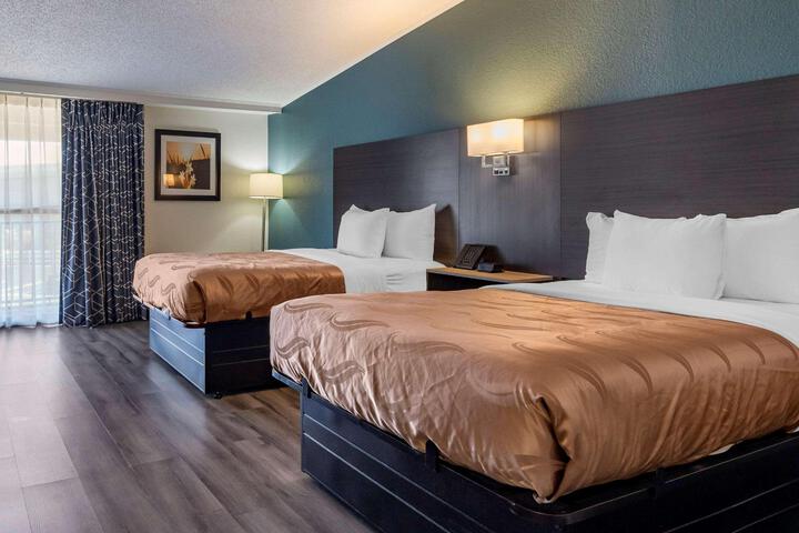 2 Double Beds (9 of 15)