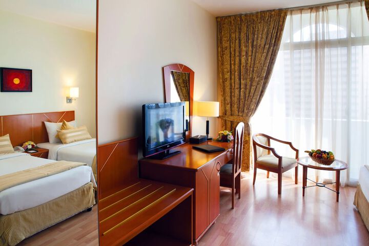 Room 10 of 38