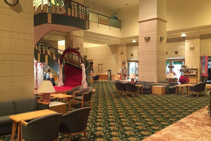 Entrance & Lobby
