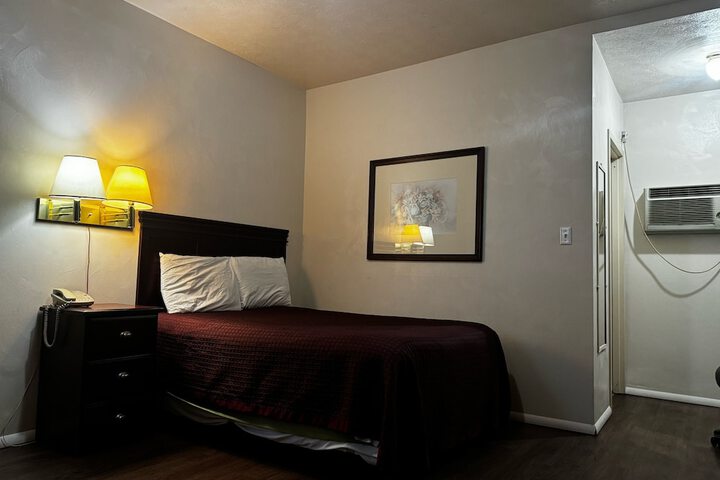 Economy Room 1 Double Bed (12 of 16)