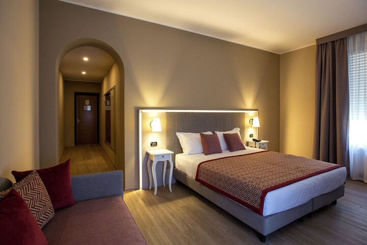 Room 9 of 20