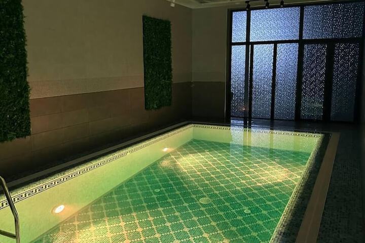 Pool 23 of 29