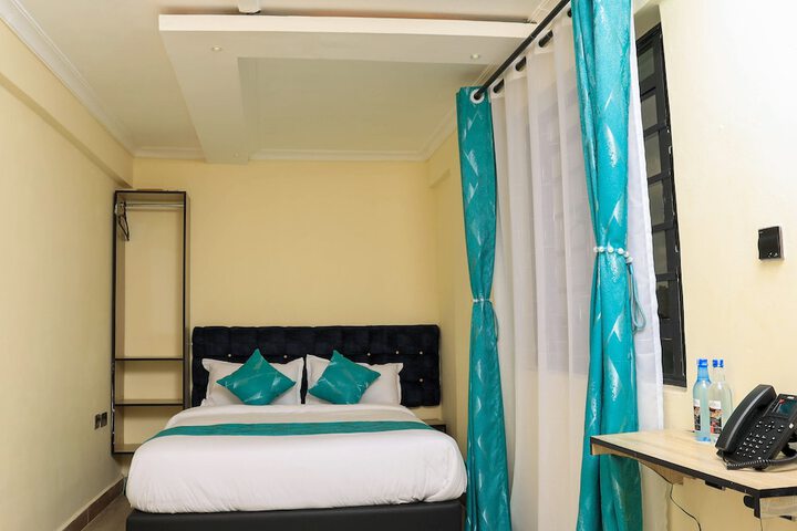 Room 9 of 28