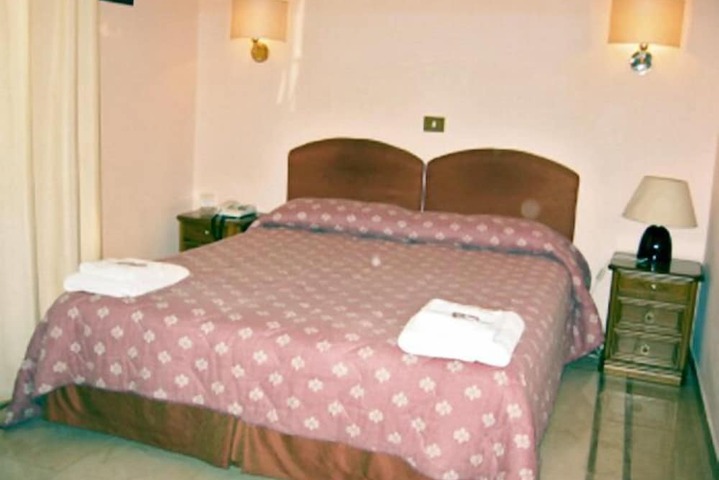 Room 40 of 83