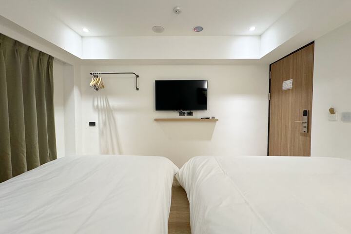 Room 19 of 34