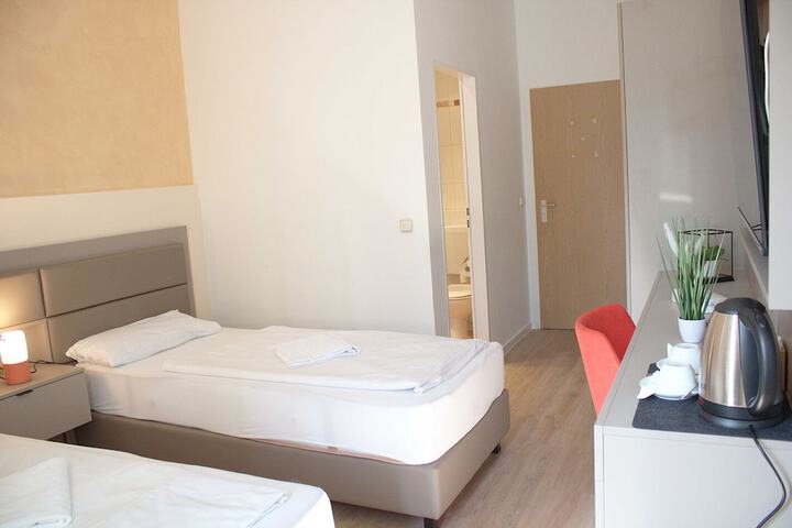 Room 15 of 37