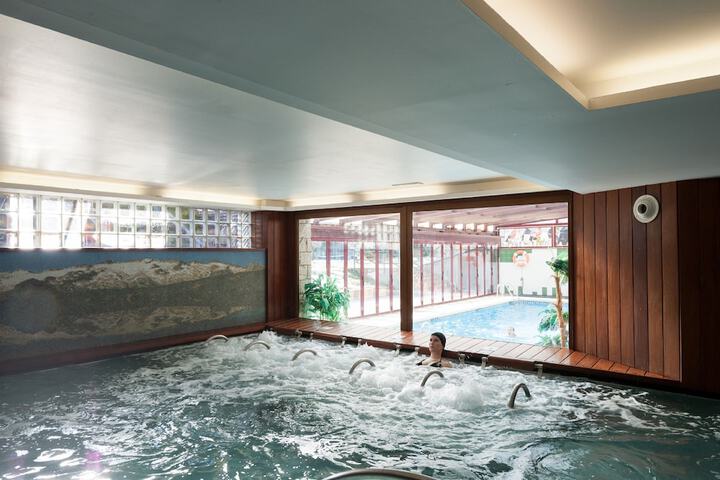 Hotel Pool