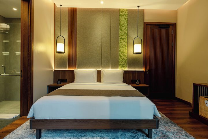 Room 30 of 142