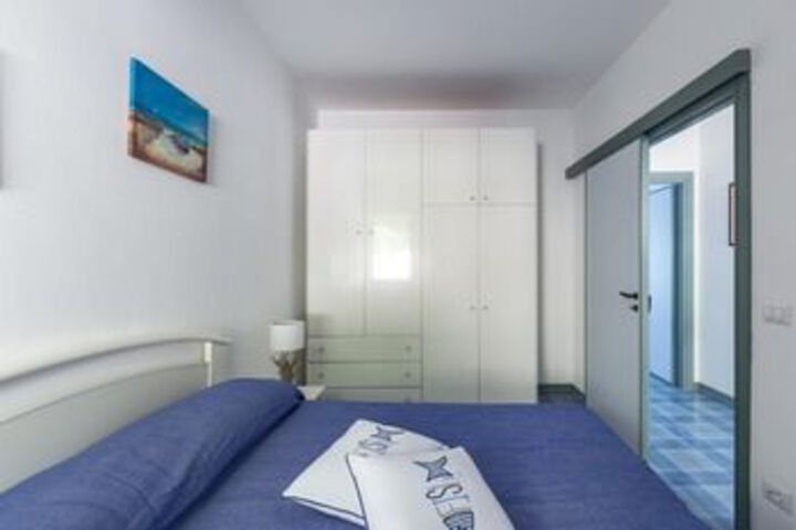 Room 5 of 18