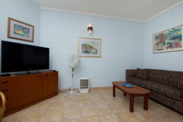 Room 10 of 24