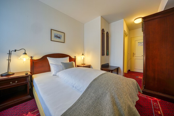 Room 16 of 77