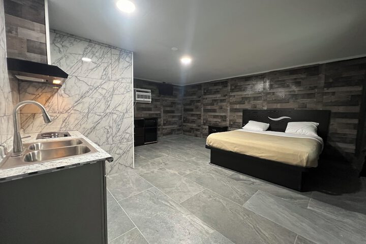 Room 7 of 11