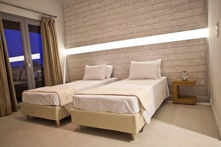 Room 4 of 48