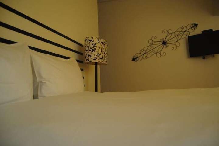 Room 9 of 19