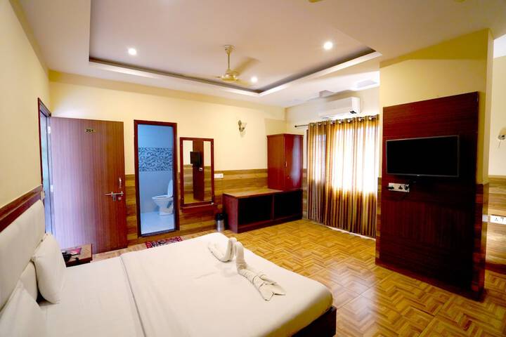 Room 6 of 16