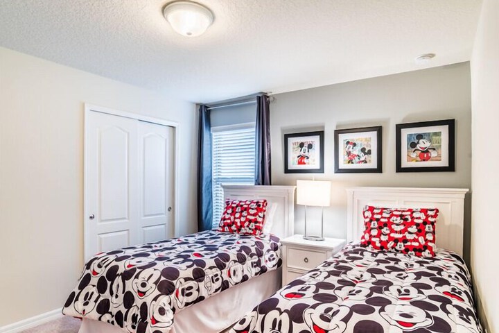 Room 4 of 32