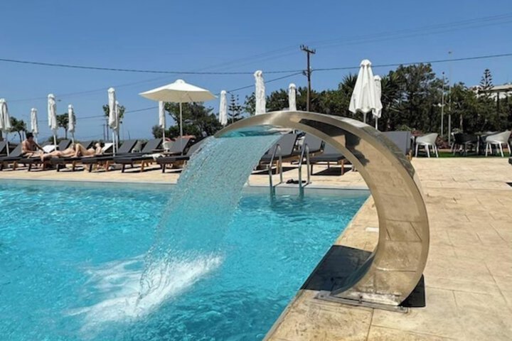 Hotel with Pool
