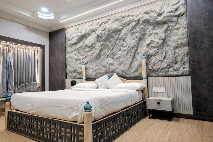 Room 6 of 115