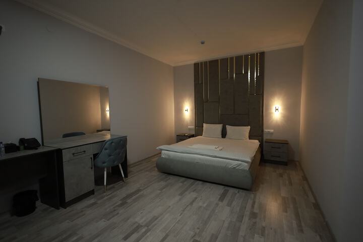 Room 9 of 29