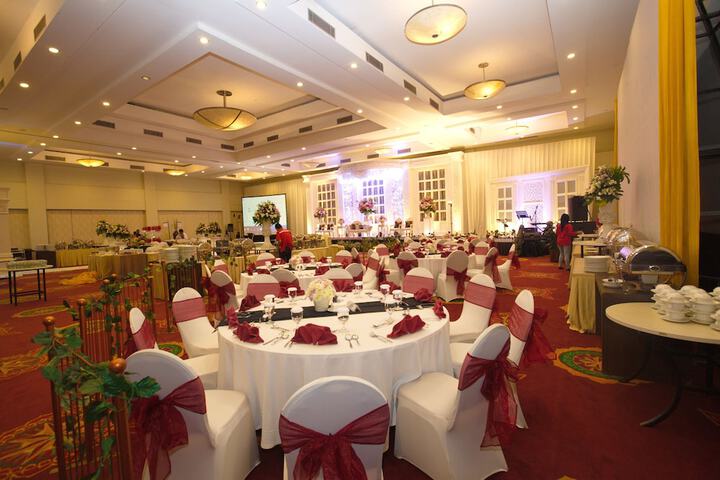 Indoor wedding