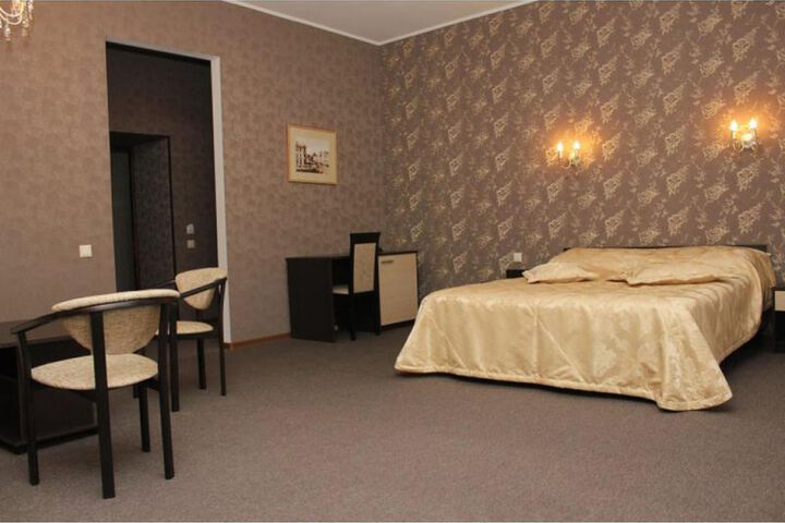 Room 3 of 10