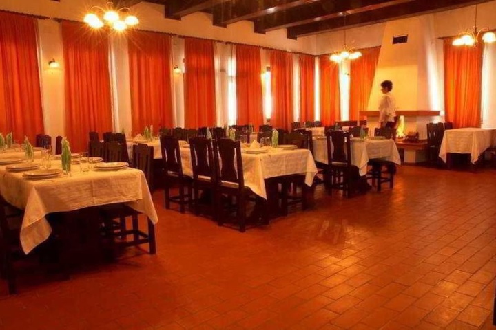 Dining 7 of 7