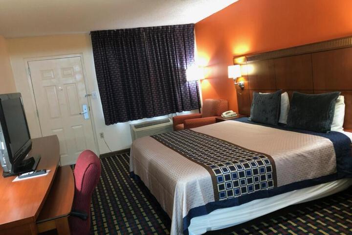 1 King Bed (12 of 12)