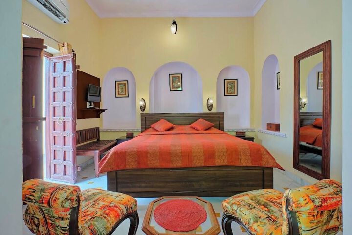 Room 16 of 40