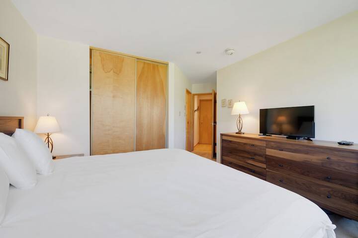Room 9 of 215