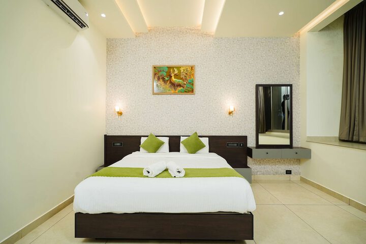Room 8 of 27