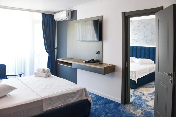 Room 6 of 27