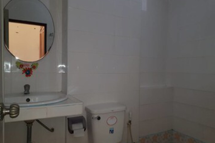 Room 2 of 31