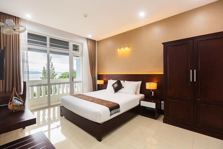 Room 9 of 44