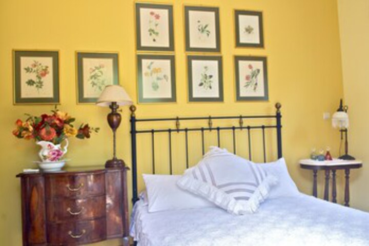 Room 33 of 40