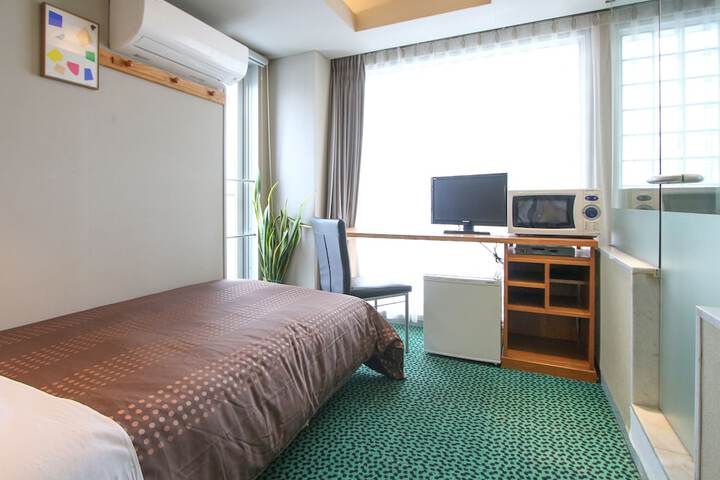 Room 13 of 23