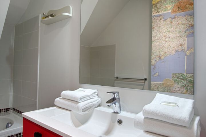Room 33 of 49