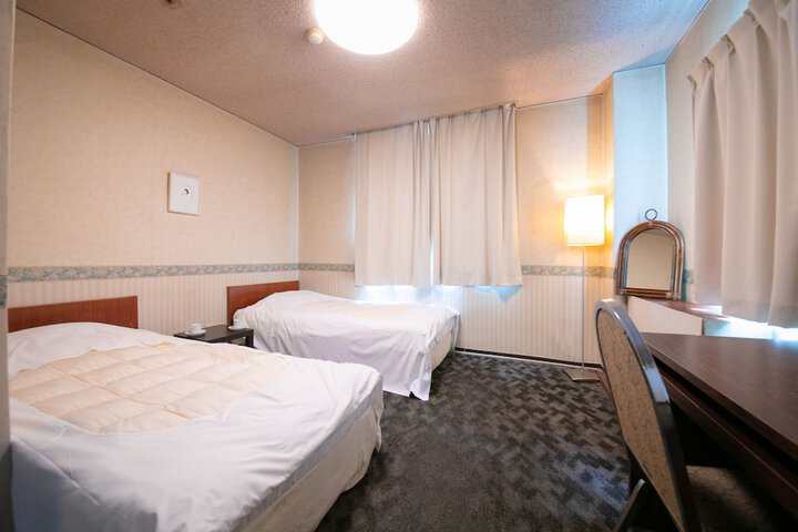 Room 5 of 15