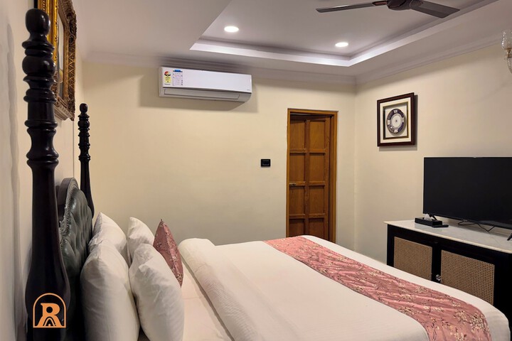 Room 52 of 97