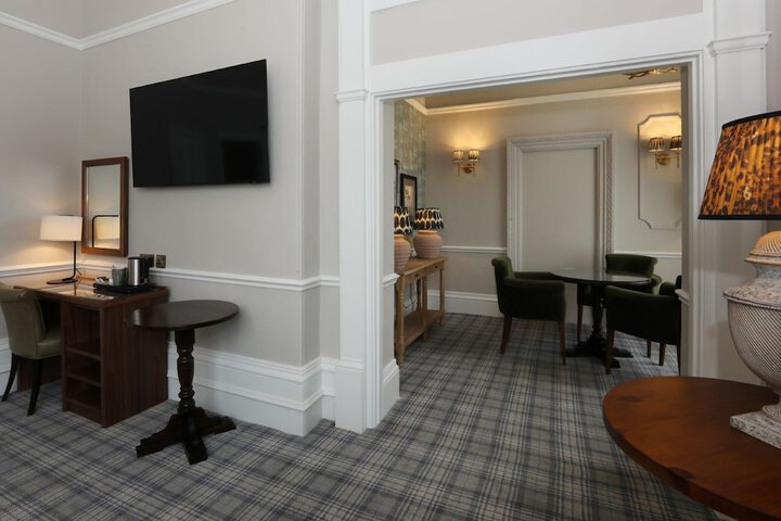 Room 45 of 102