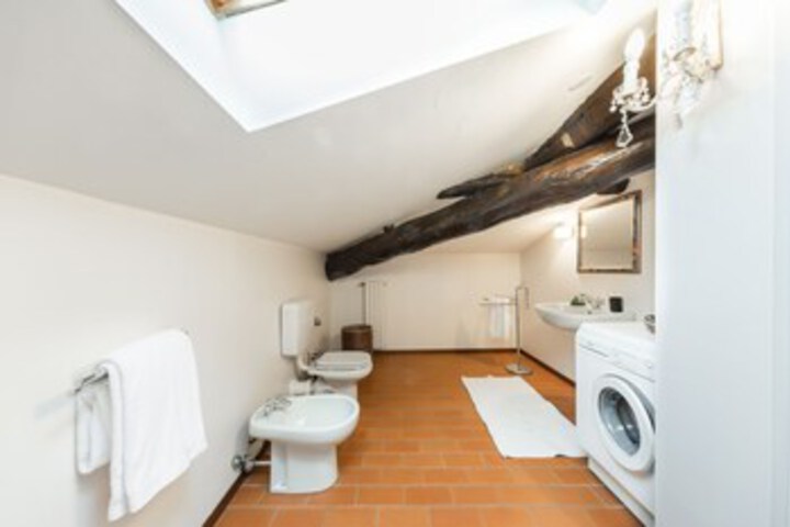 Room 2 of 21