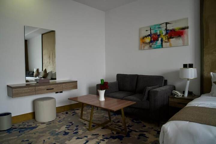 Room 10 of 100