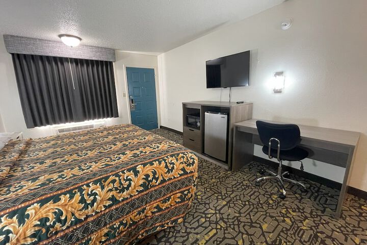 Room 4 of 15