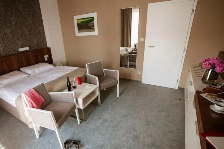 Room 5 of 23