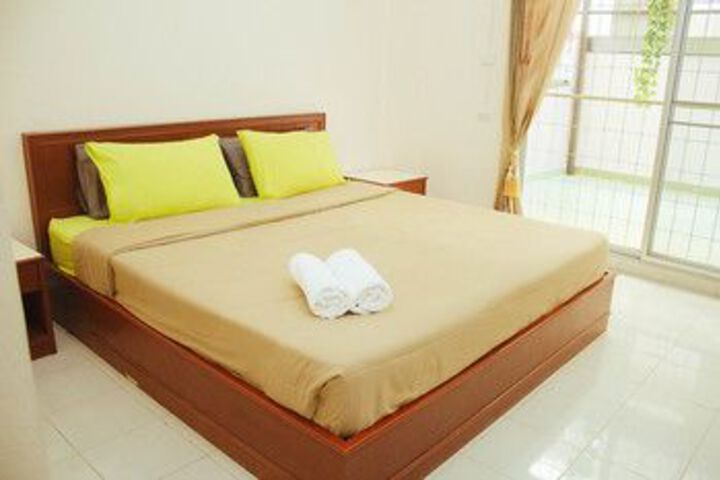 Room 10 of 28