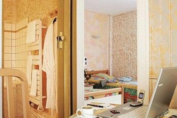 Room 3 of 8