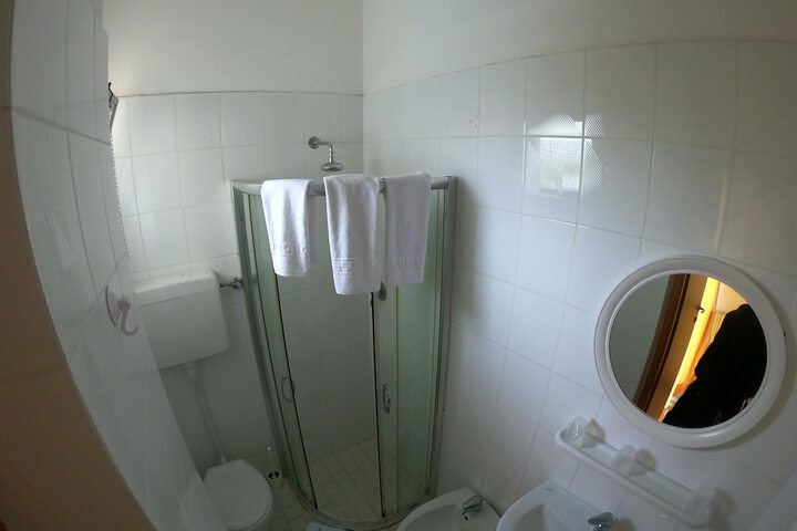 Room 14 of 34